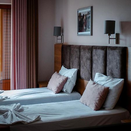 Hotel Fron Sarandë 외부 사진