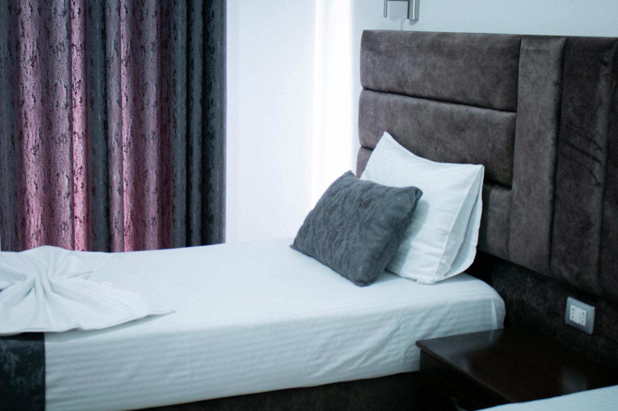 Hotel Fron Sarandë 외부 사진