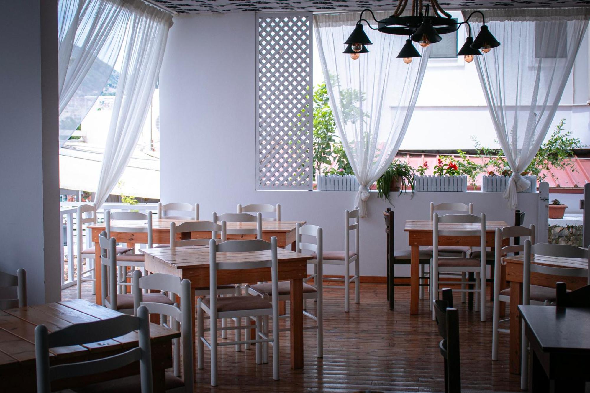 Hotel Fron Sarandë 외부 사진