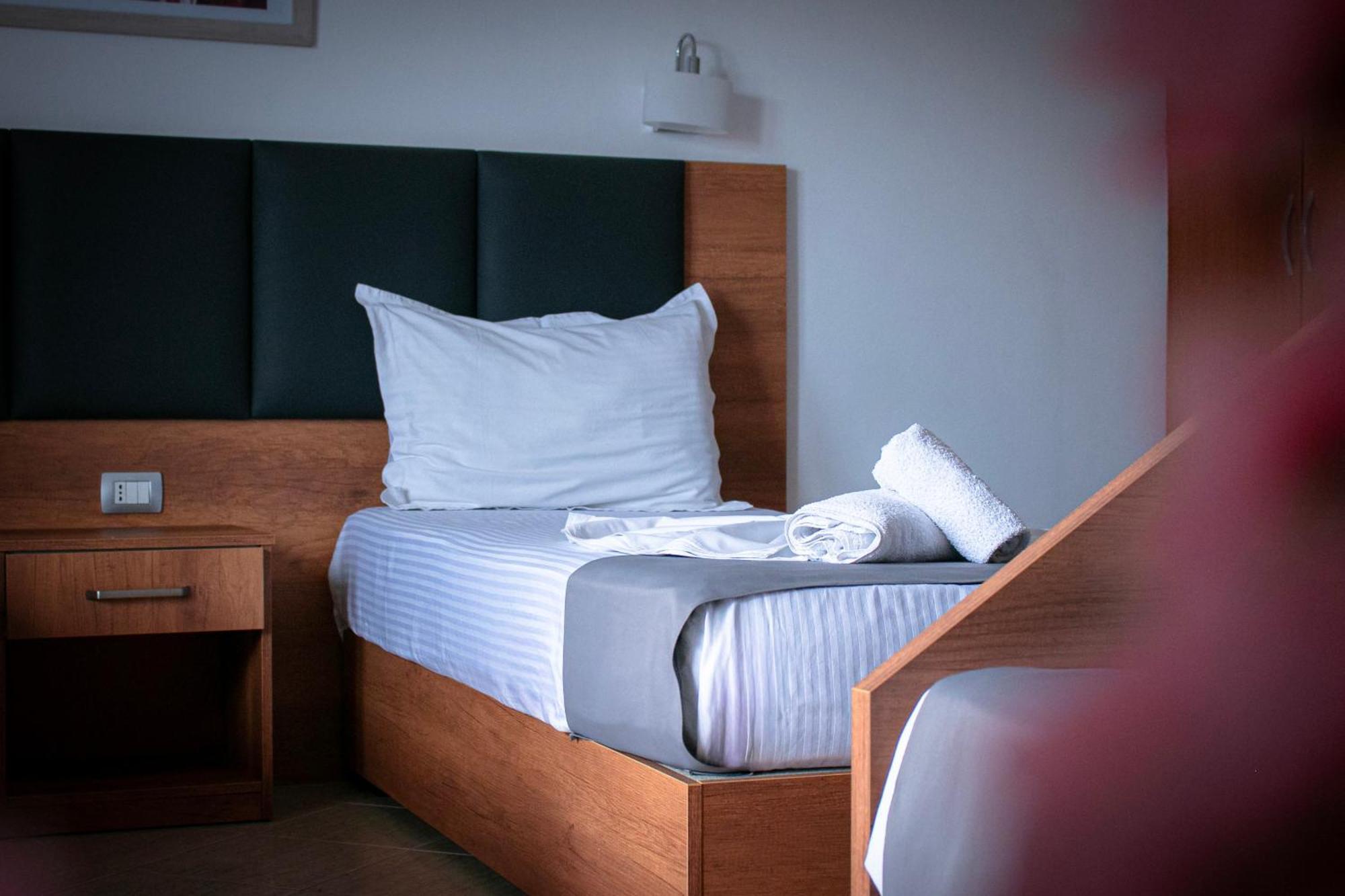 Hotel Fron Sarandë 외부 사진