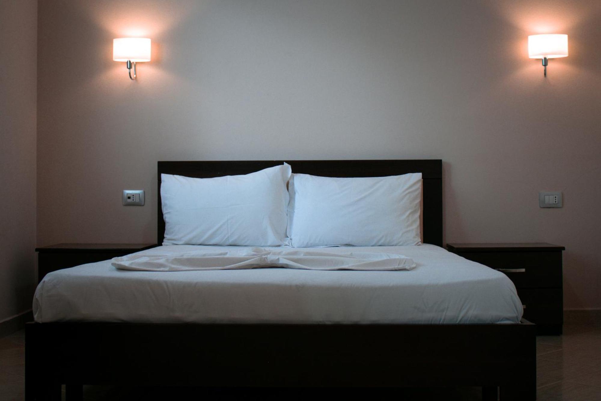 Hotel Fron Sarandë 외부 사진