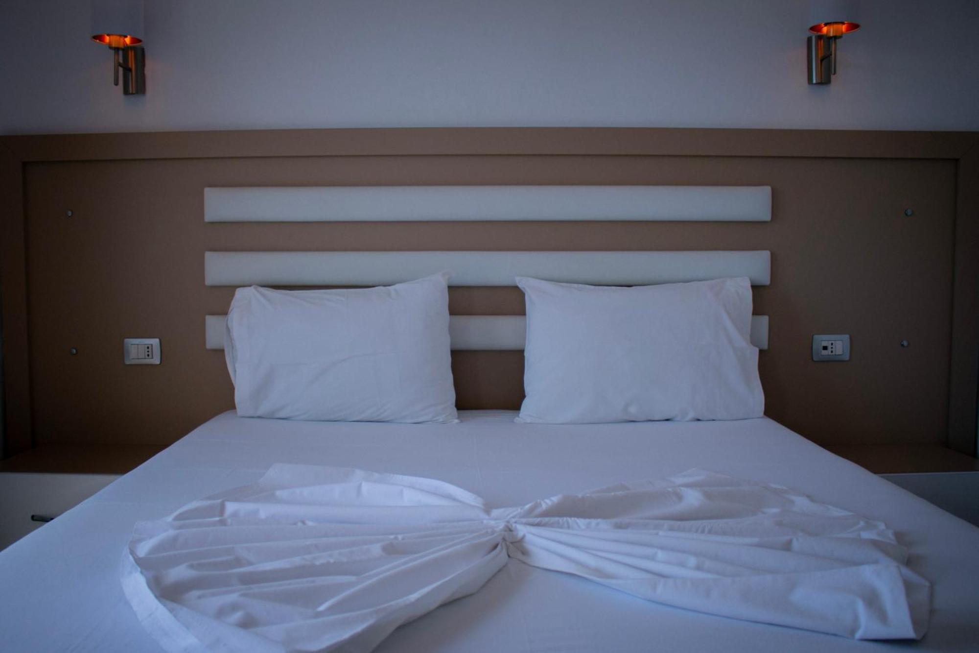 Hotel Fron Sarandë 외부 사진