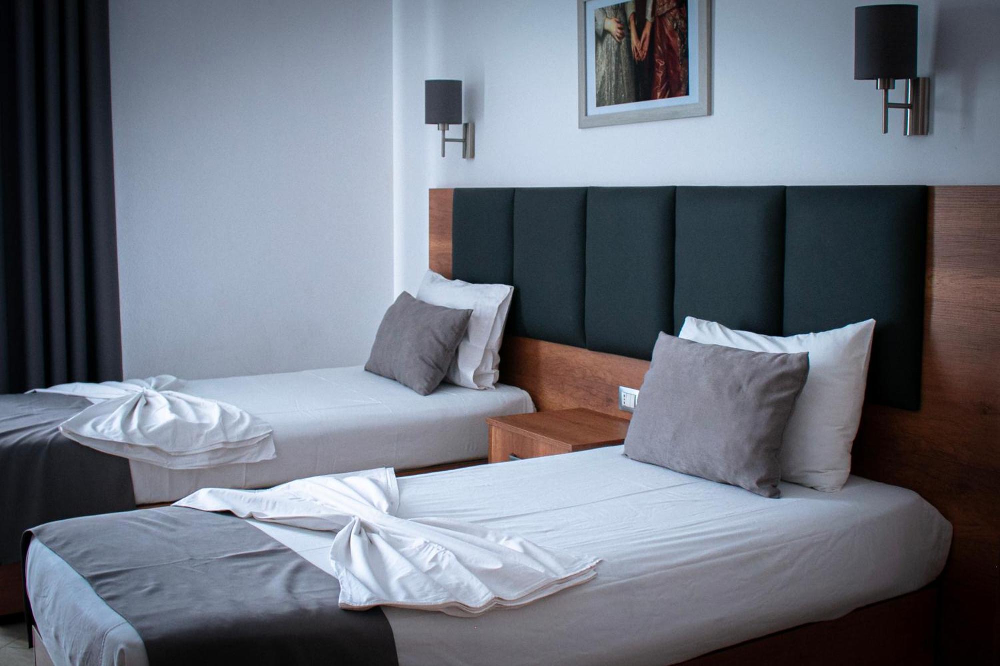 Hotel Fron Sarandë 외부 사진