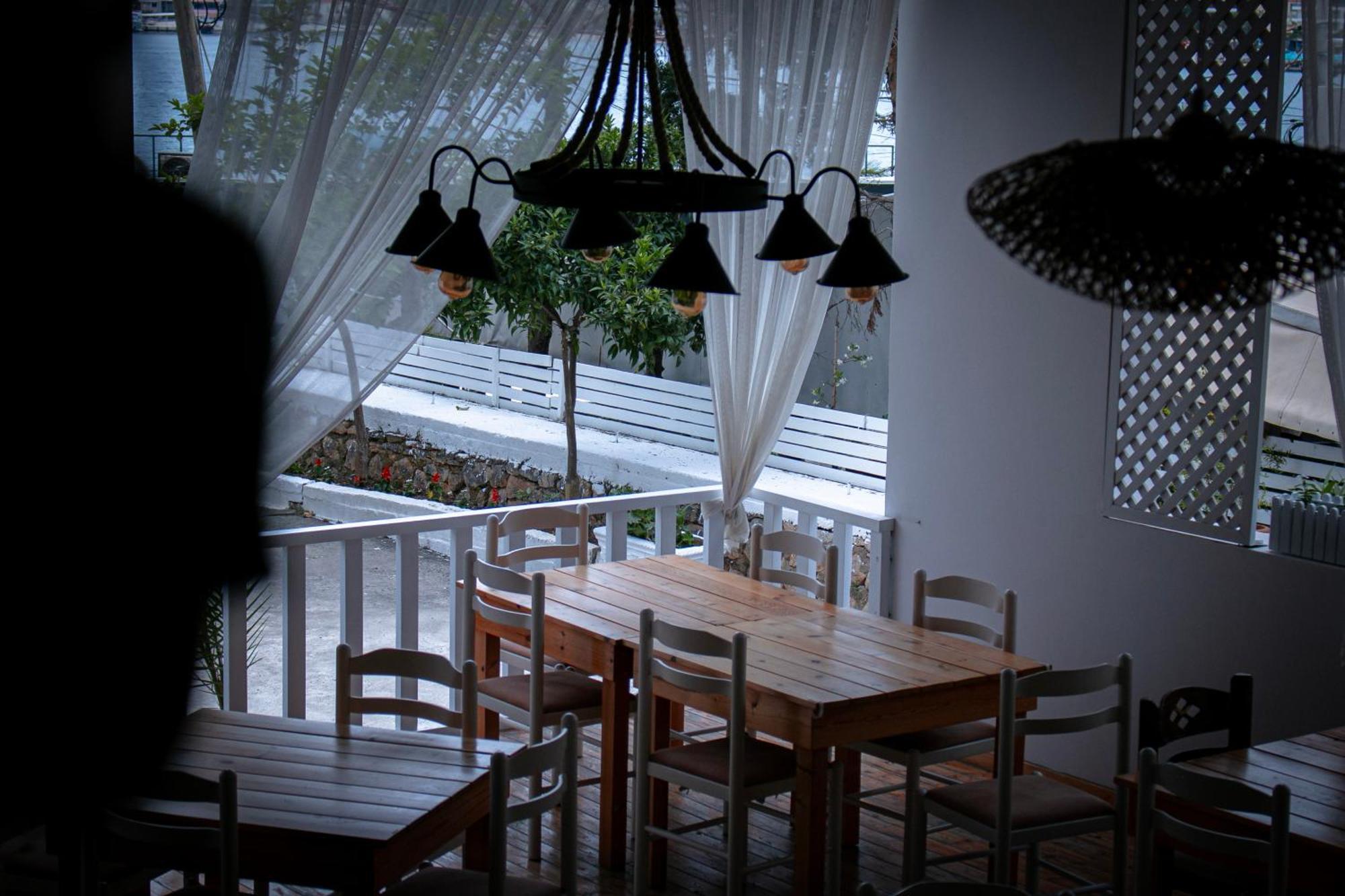 Hotel Fron Sarandë 외부 사진