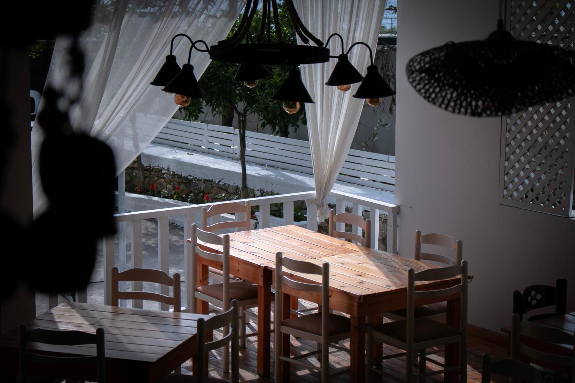 Hotel Fron Sarandë 외부 사진
