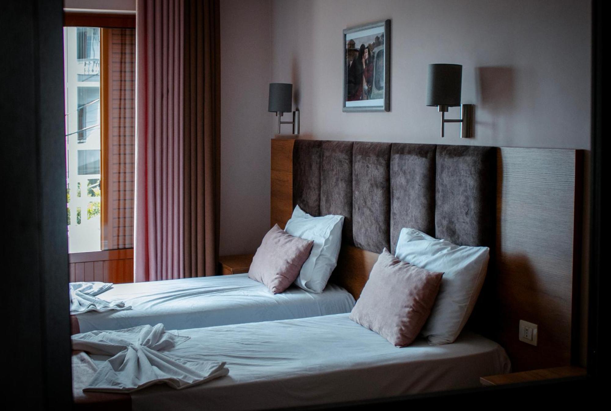 Hotel Fron Sarandë 외부 사진
